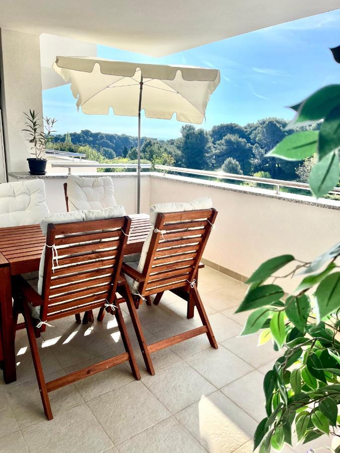 Beautiful Two-Bedroom Seaside Apartment In Premantura Ngoại thất bức ảnh